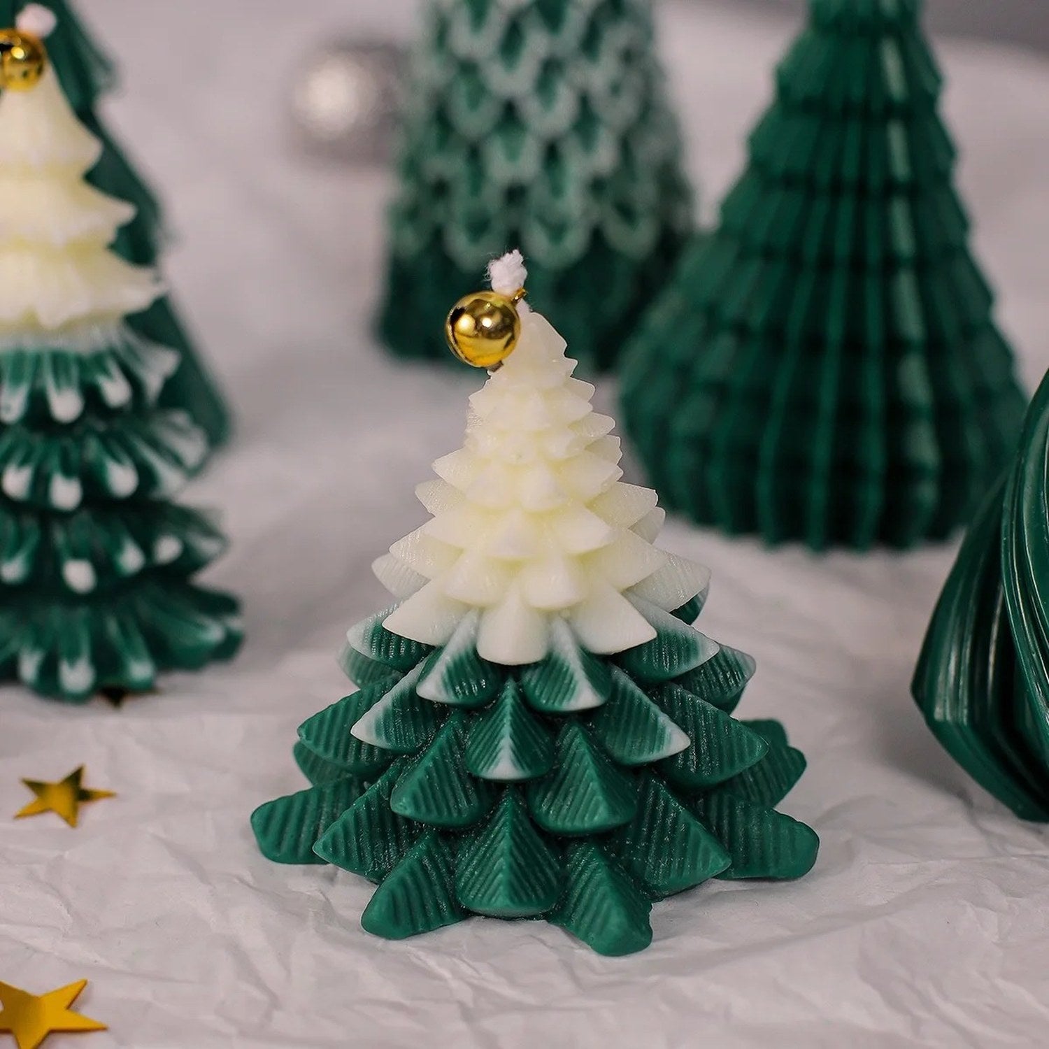 Bougie sapin de Noël bicolore blanche et verte vue de près