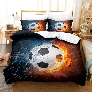 Housse de couette football motif feu et glace sur un lit dans une chambre d'enfant
