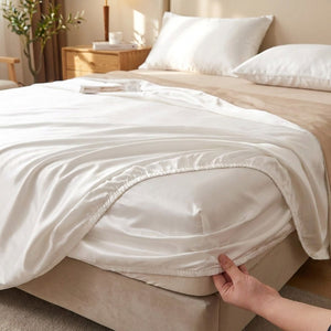 Drap housse satin blanc avec élastique profond ajusté au matelas