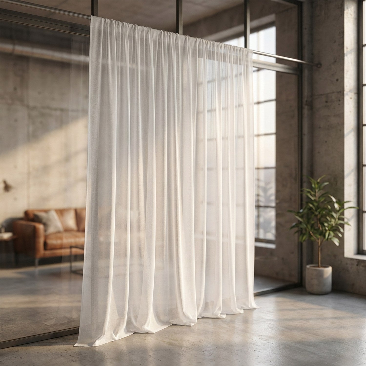 Voilage blanc mousseline taille 500 x 250 cm devant une verrière de style loft industriel