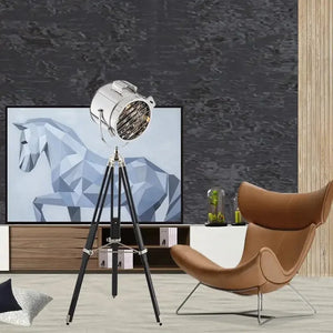 Lampadaire projecteur trépied argenté avec fauteuil