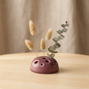 Vase graine de lotus en céramique vieux rose avec tiges séchées