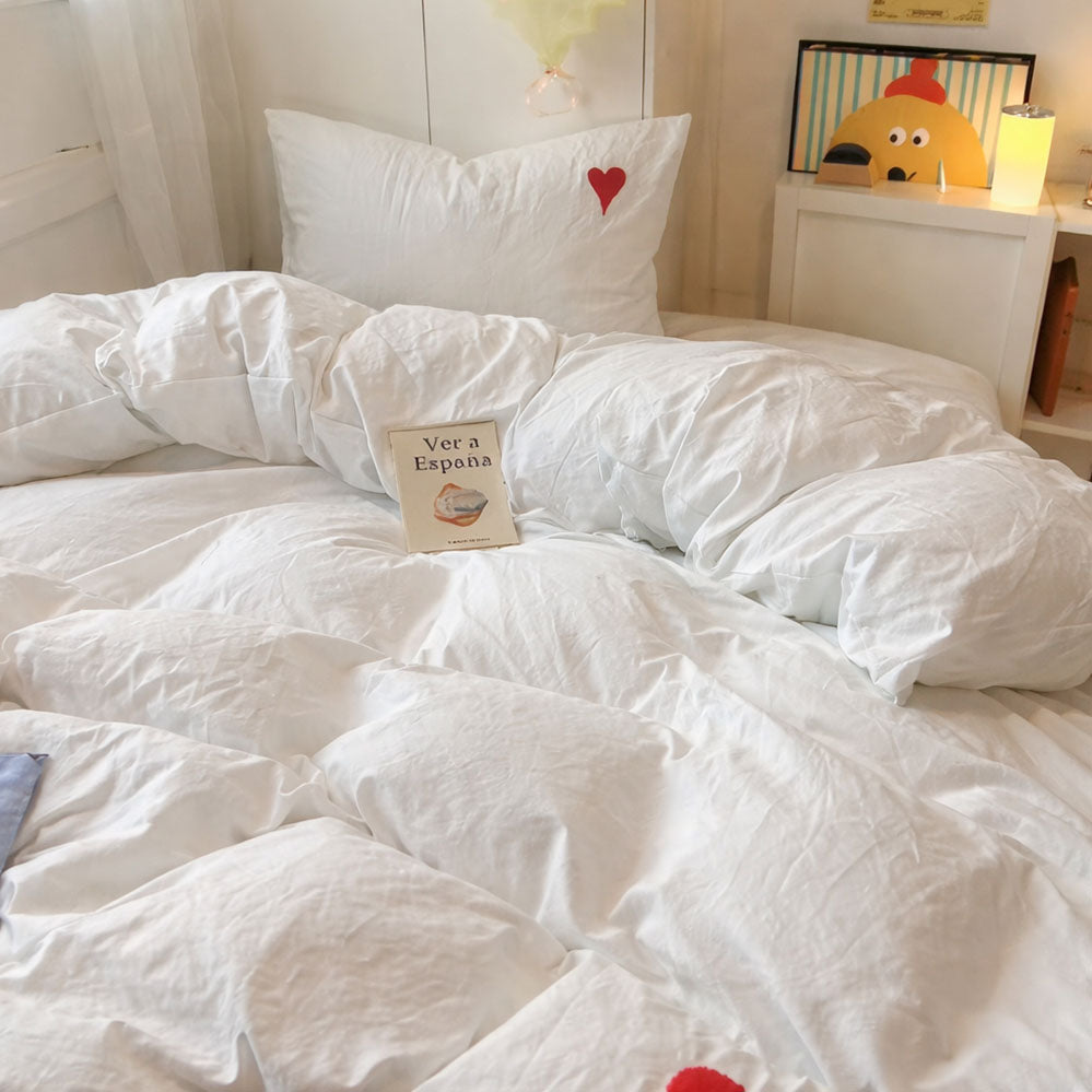 Parure de lit coeur brodé minimaliste