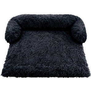 Un coussin chien doux et moelleux avec texture duveteuse et rebords épais formant un couchage confortable pour animal, présenté sur fond clair.