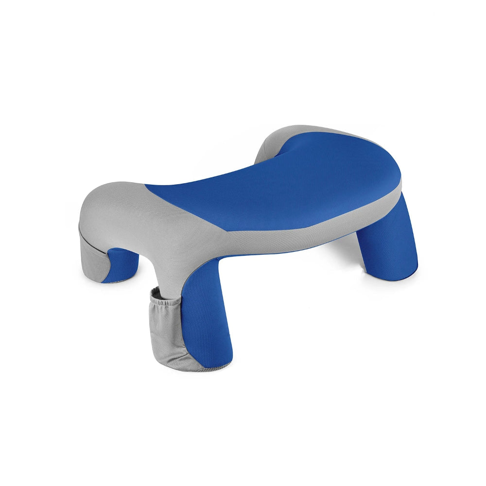 Coussin de lecture confortable pour moments cosy avec surface incurvée et supports latéraux surélevés, conçu pour reposer sur les jambes et offrir une base stable pour lire.