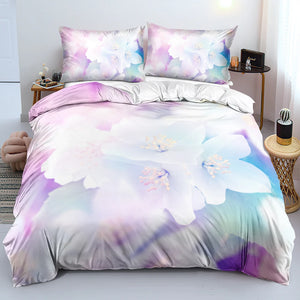 Une parure de lit design 3D avec de grandes fleurs en effet relief, accompagnée de deux taies assorties, créant une ambiance douce et immersive dans une chambre lumineuse.