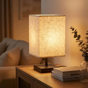 Abat-jour en lin sur une lampe de salon à l ambiance chaleureuse
