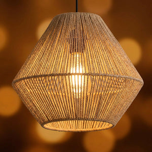 Gros plan texture rotin tressé avec lumière ambrée