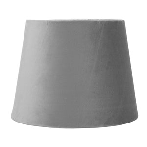 Abat-jour conique en velours gris vu de face sur fond clair