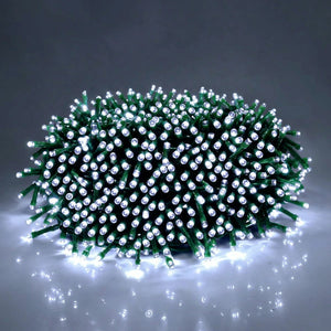Guirlande lumineuse LED blanche pure fond gris neutre