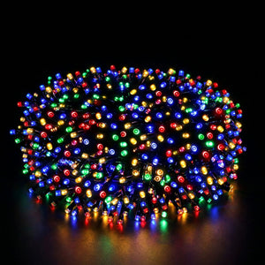 Guirlande lumineuse LED multicolore rouge bleu vert jaune blanc fond noir