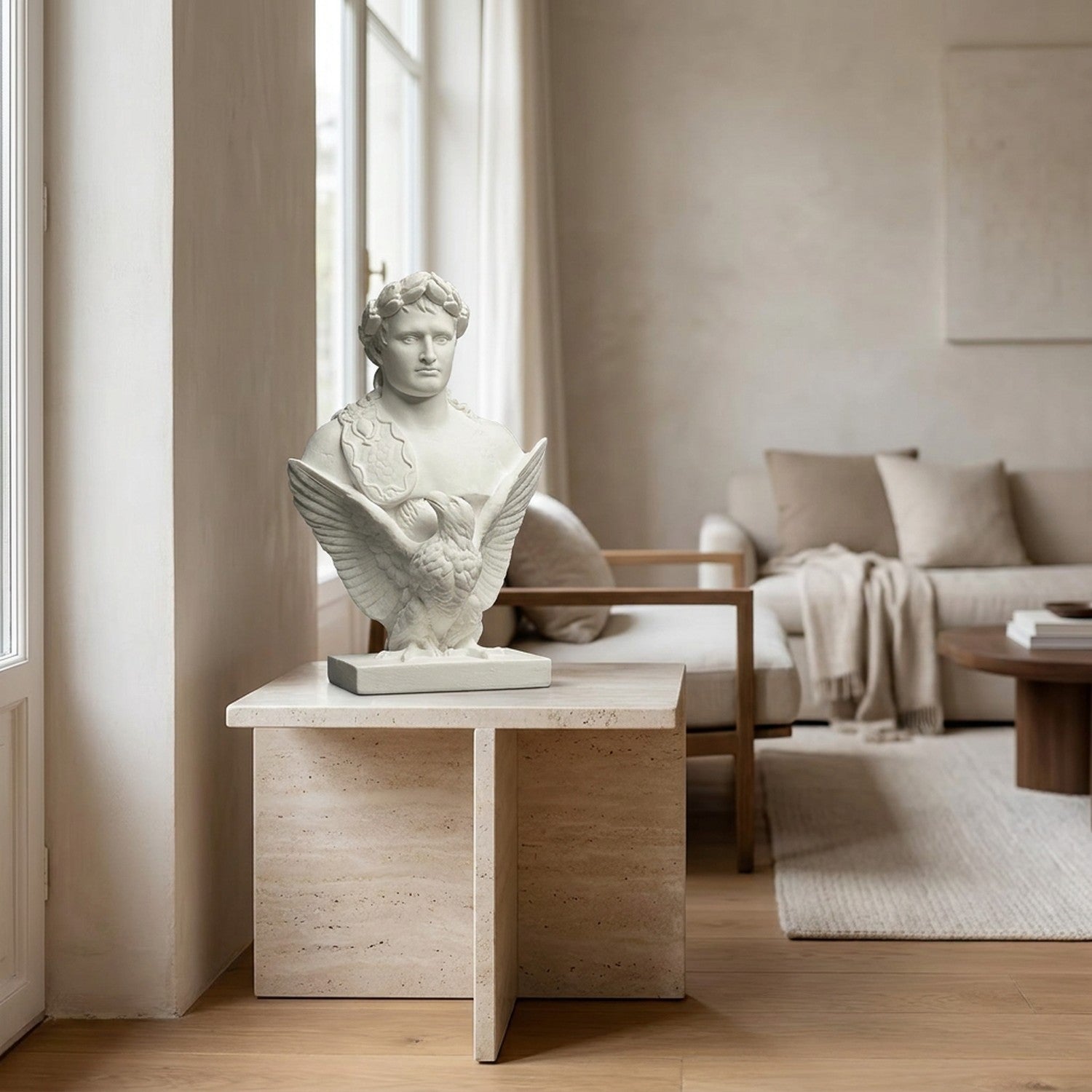 Buste Napoléon sur table en pierre dans intérieur contemporain épuré