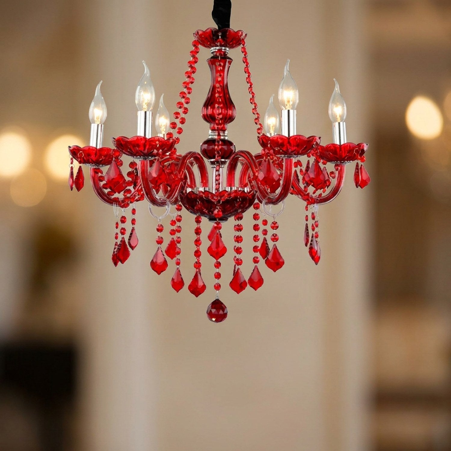 Lustre cristal rouge sans abat-jour gros plan