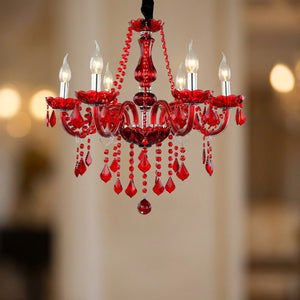Lustre cristal rouge sans abat-jour gros plan