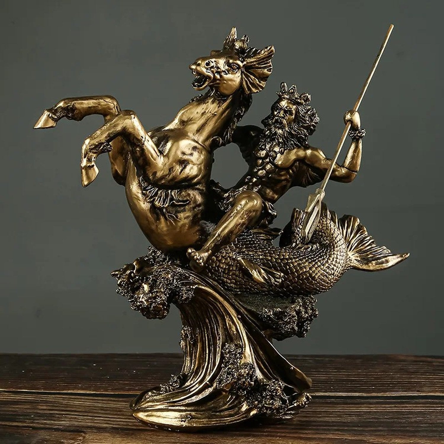 Sculpture Poséidon résine bronze antique vue de face complète sur fond gris
