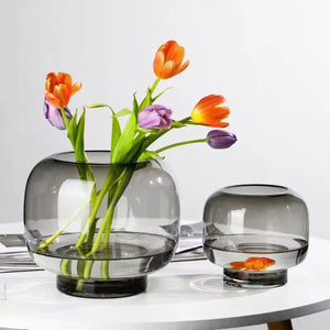 Vase bulle gris en deux tailles avec tulipes colorées et poisson rouge
