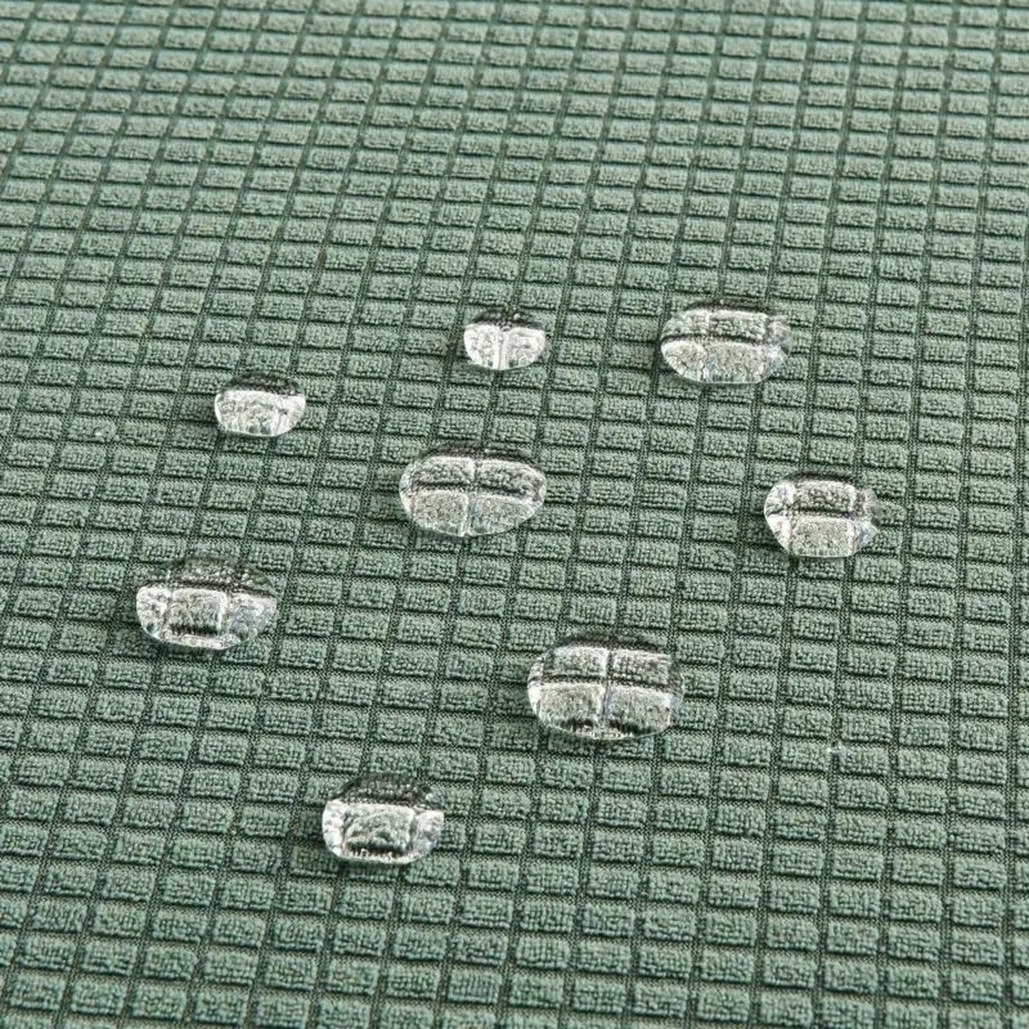 Gros plan sur le tissu imperméable avec des gouttes d'eau perlées