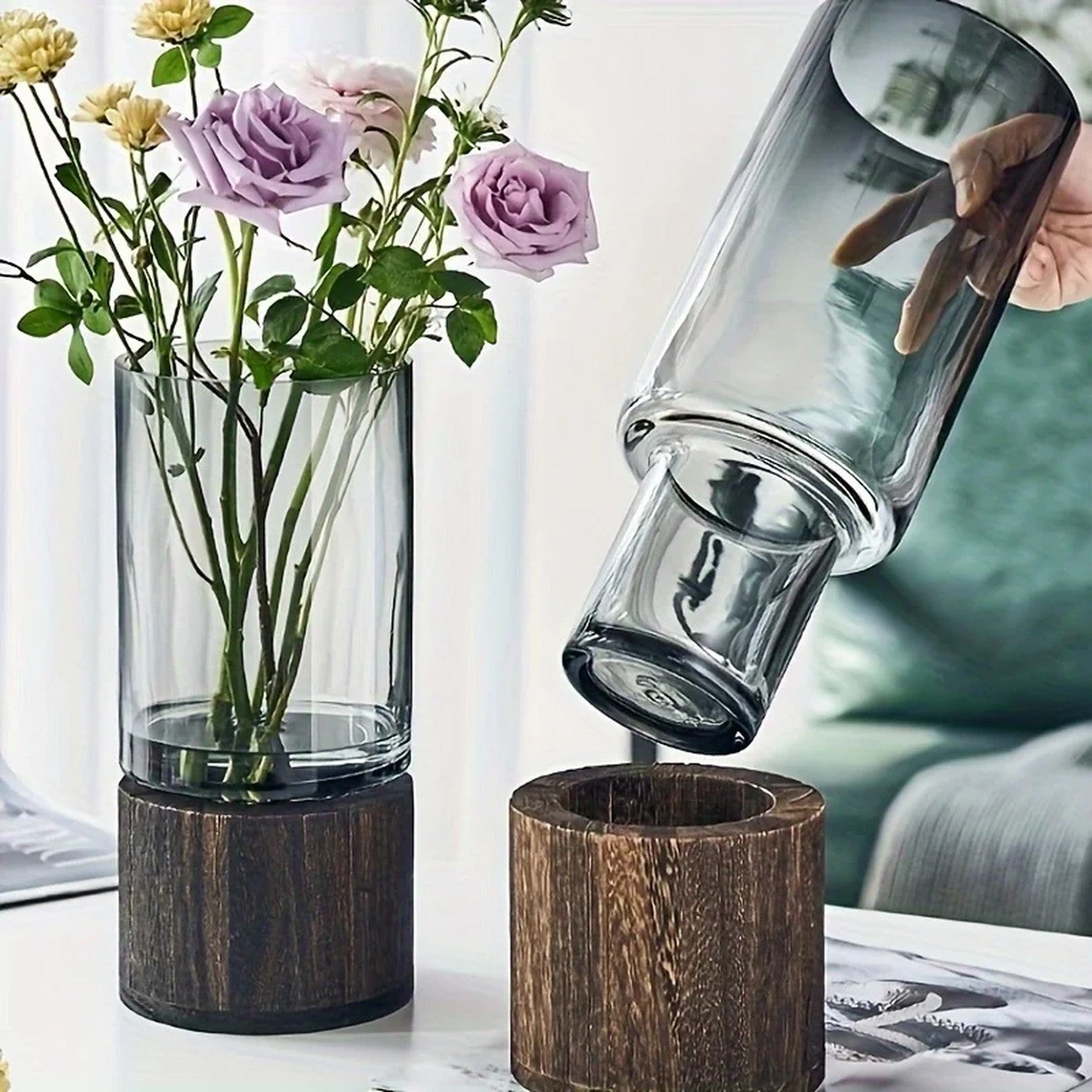 Vase détachable de sa base en bois, verre cylindrique transparent