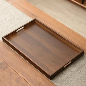Grand plateau bambou noyer vu du dessus sur table en bois