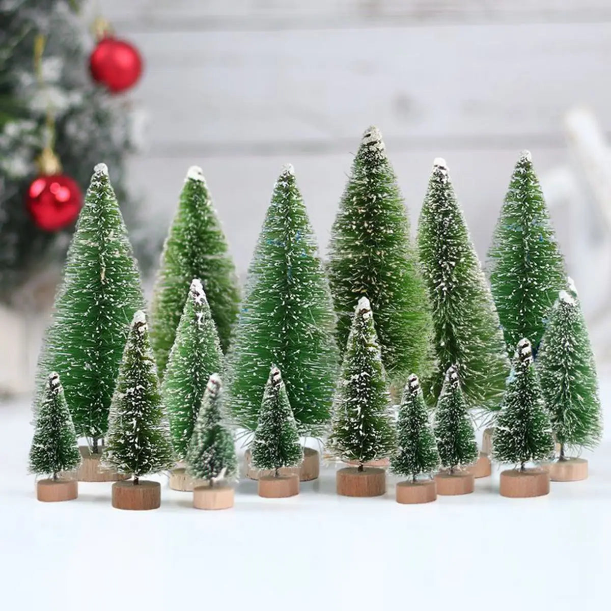 Mini sapin de noël artificiel en sisal lot de 8 pièces vue d'ensemble du produit dans son emballage