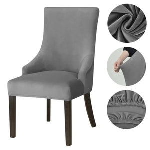 Housse de chaise grise en velours extensible avec détail du tissu et de l ourlet élastique
