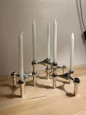 Bougeoir structure moleculaire métal design nordique chandelier vue complete du produit sur fond neutre