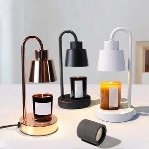 Lampe chauffe-bougie en trois finitions noire blanche et cuivrée avec bougies allumées
