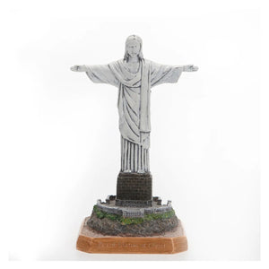 Statue du Christ rédempteur en résine grise sur fond blanc vue de trois quarts