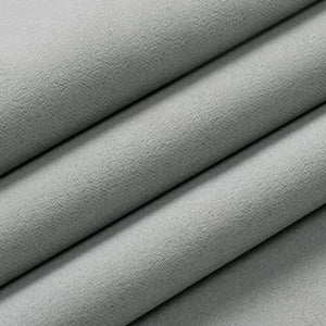 Gros plan sur le tissu épais et doublé du rideau occultant thermique