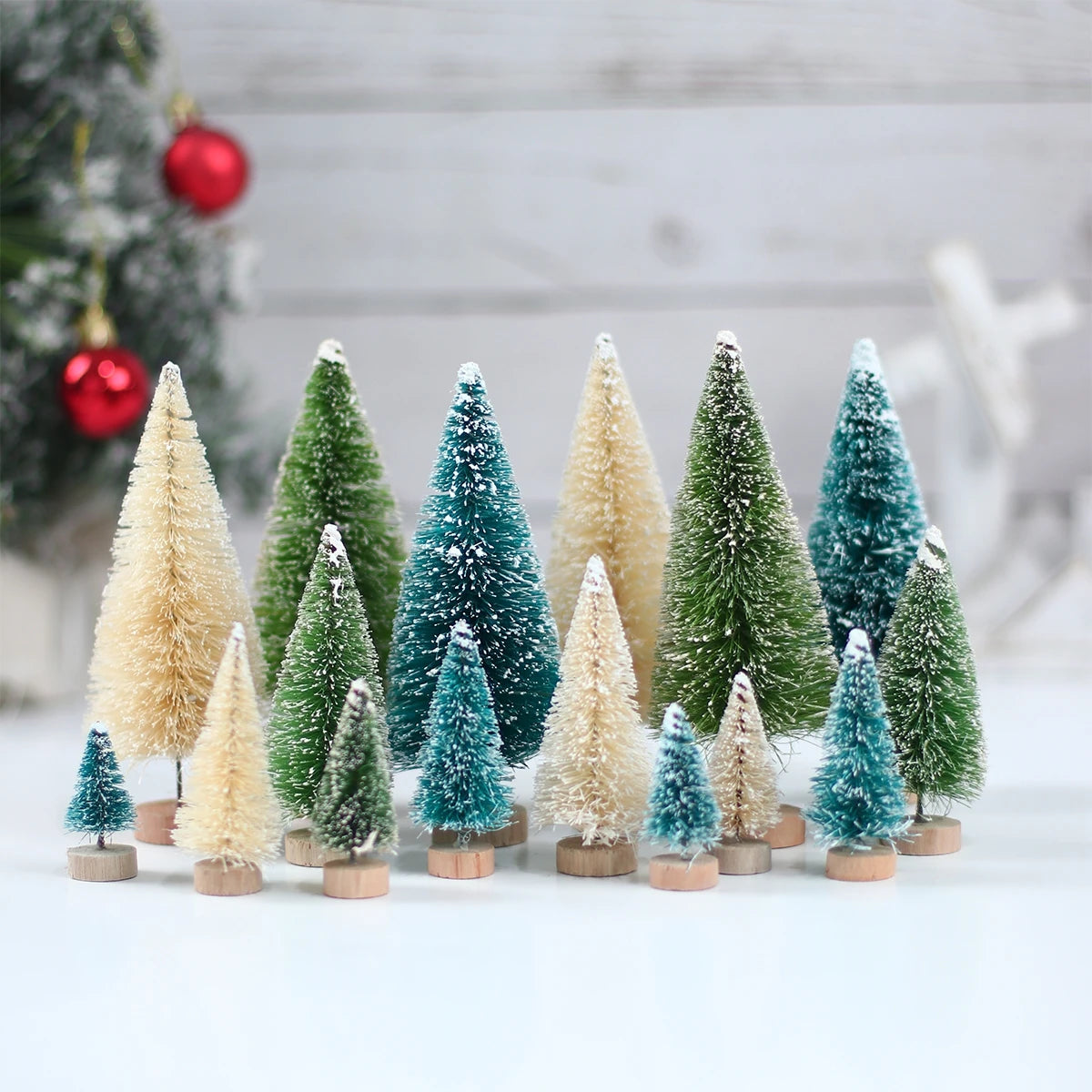 Mini sapin de noël artificiel en sisal lot de 8 pièces detail des motifs et finitions du produit