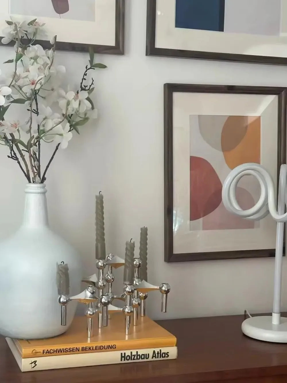 Bougeoir structure moleculaire métal design nordique chandelier gros plan sur les details et finitions