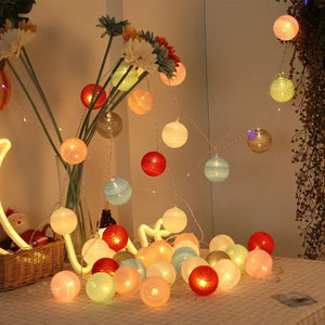 Guirlande LED boules de coton colorées décoration intérieur fleurs