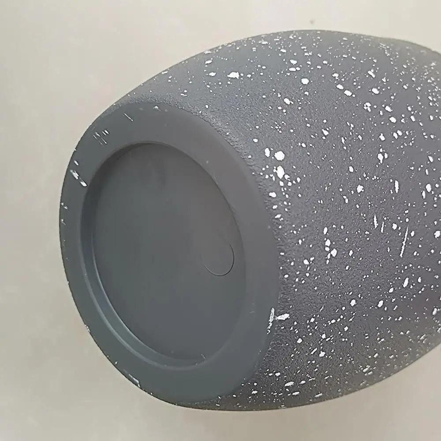 Pots de fleurs effet pierre givrée dans les quatre coloris disponibles