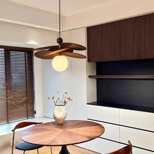 Suspension à pétales version une tête au-dessus d'une table ronde dans un intérieur moderne