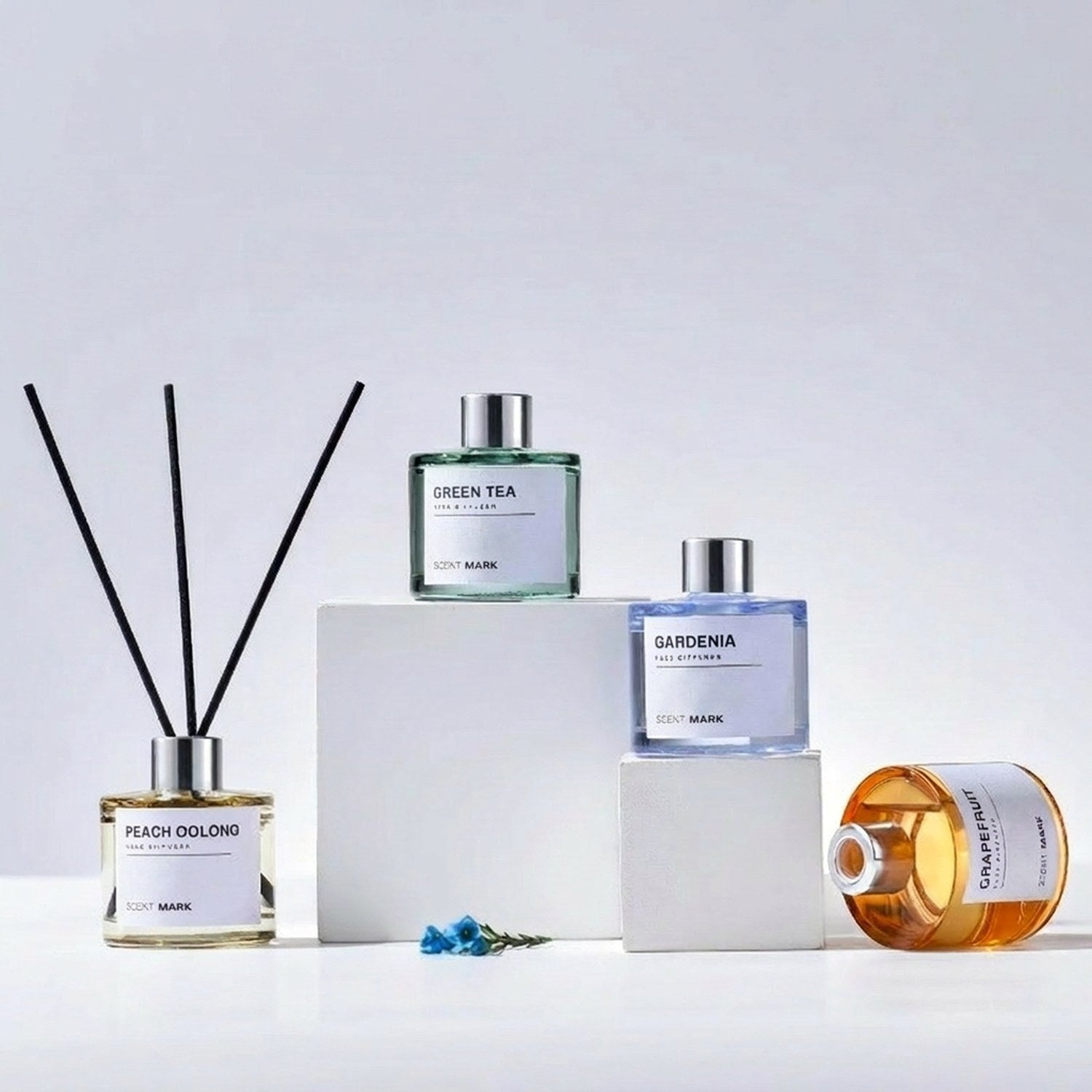 Ensemble de diffuseurs de parfum à bâtonnets en verre carré ambiance design