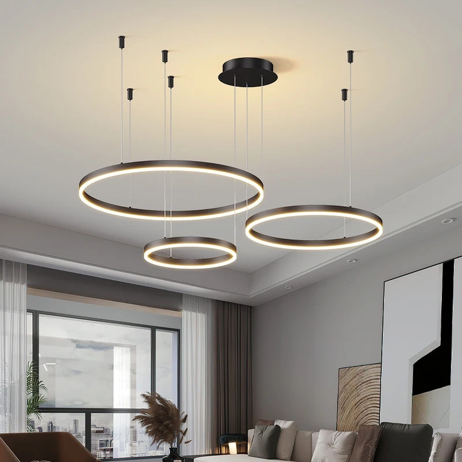 Lustre LED noir à anneaux concentriques modernes, vue de trois quarts