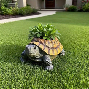 Jardinière tortue résine style vintage avec plante verte dans jardin gazon