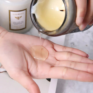 Bougie parfumée cire de soja en pot de verre embossé vue de face sur fond blanc