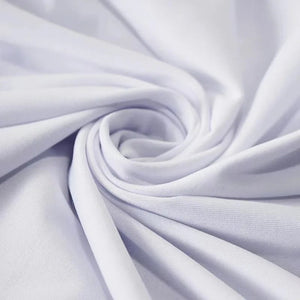 Gros plan sur le tissu blanc texturé de la housse de chaise