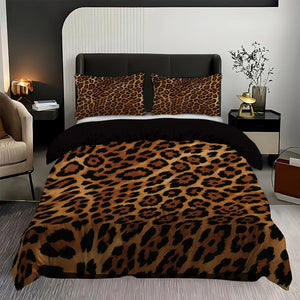 Détail du motif léopard marron sur housse de couette et taies