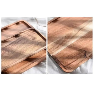 Détail du grain naturel du bois d'acacia sur plateau rectangulaire