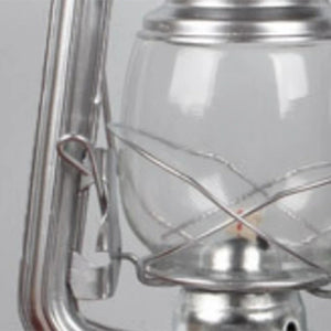 Vue rapprochée du globe en verre et de la mèche croisée
