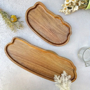 Vue aérienne des deux plateaux bois organiques avec fleurs séchées