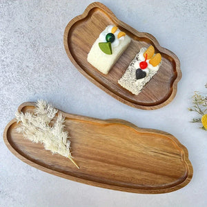 Plateaux bois organique en service dessert avec gâteaux japonais et pampa