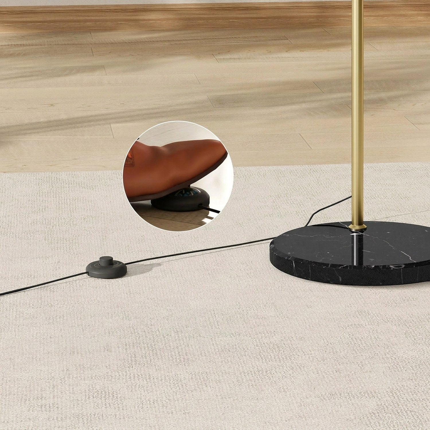 Interrupteur au pied et câble du lampadaire arc avec base marbre noir