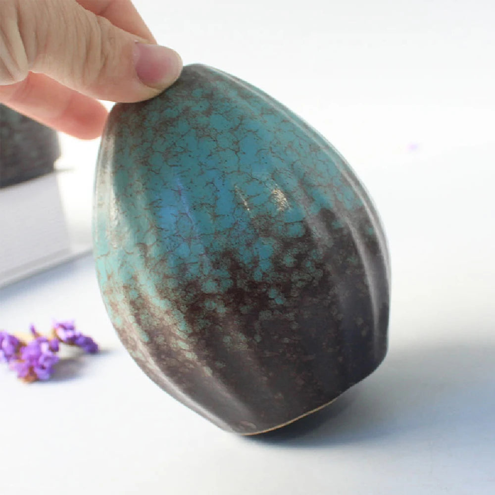 Ouverture étroite du vase céramique idéale pour une tige ou branche unique