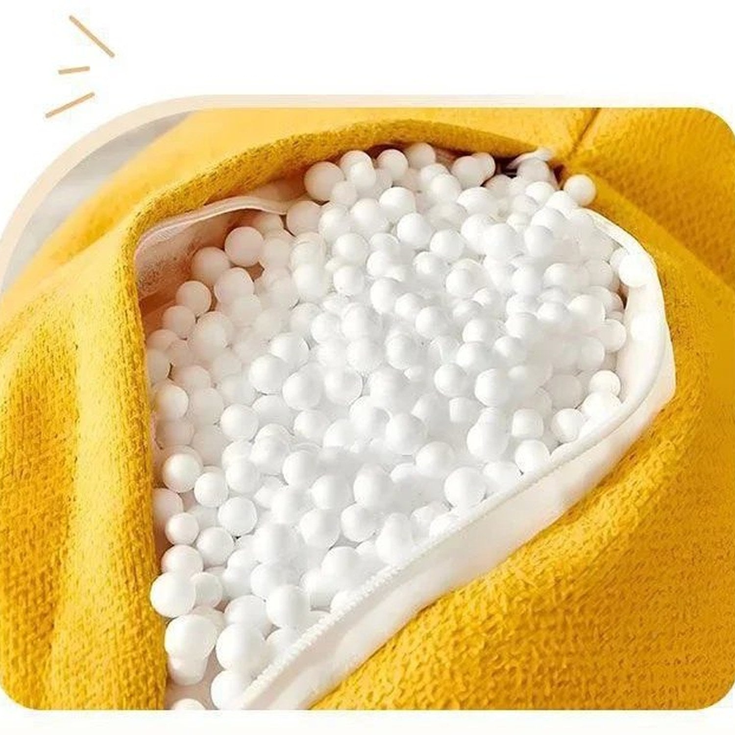 Détail du rembourrage moelleux en billes du pouf mini canapé enfant