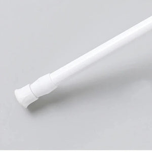Détail de la tringle télescopique blanche et de son embout