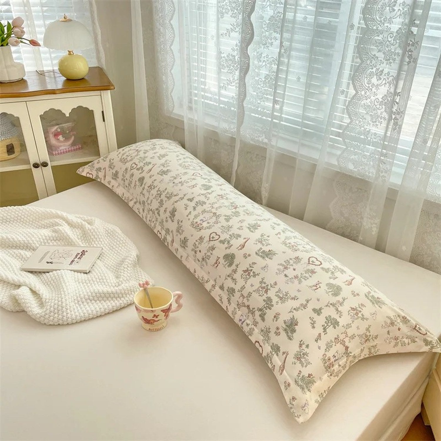 Taie d'oreiller longue motif fleurs des bois photo produit vue d'ensemble