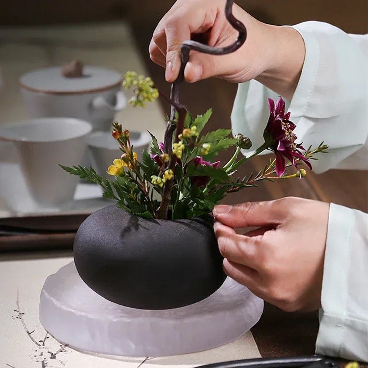 Vase céramique forme goutte ikebana intérieur minimaliste